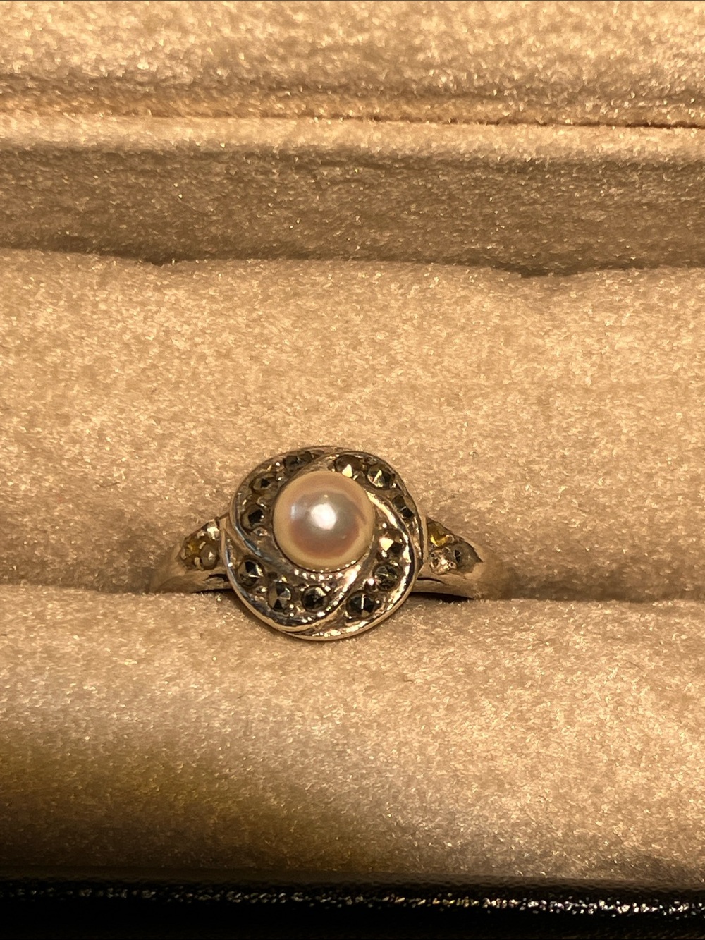 925 silver ring with Marcasite and small pearl